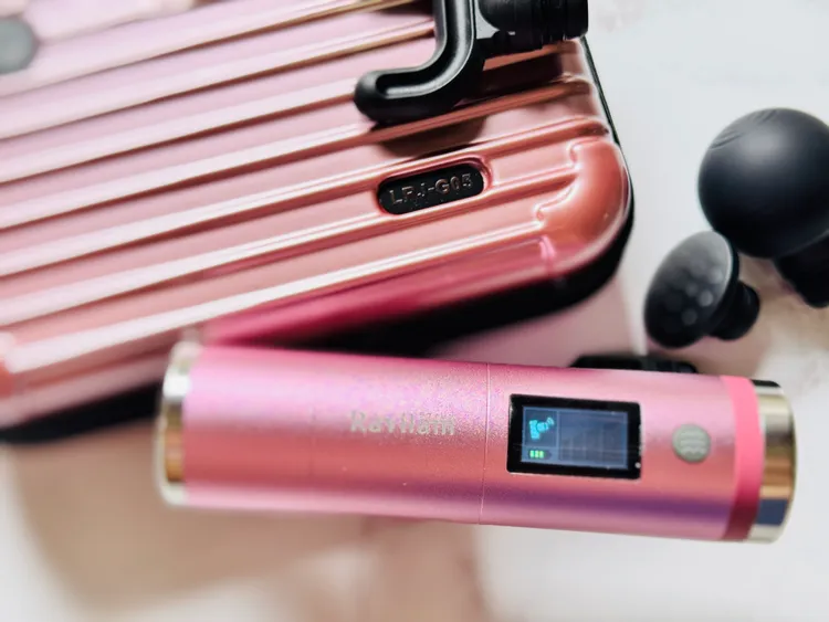 兩側有螢幕可以顯示與調整按摩力道。趙筱文攝