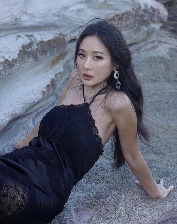 孫芸芸在海邊大曬「防腐美貌」。翻攝孫芸芸IG