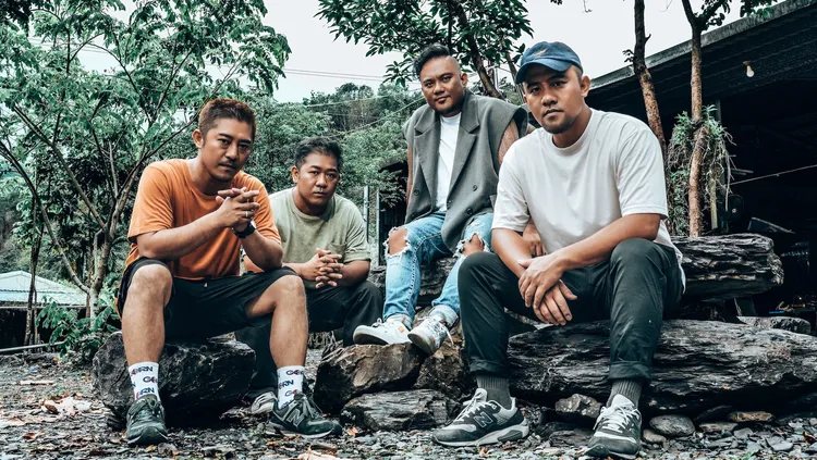 山產樂團成員鼓手Mudi（左起）、吉他手Giljegirau、主唱嵐豹及貝斯手Kui 。湧承多媒體娛樂公司提供
