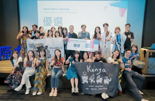 華碩攜手青年志工跨國推動數位教育 助力15,000名偏鄉學子