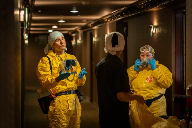 鳳小岳（左）讚蔡嘉茵是劇組開心果。果陀娛樂提供