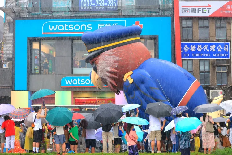 基隆市區封街今天下午封街舉辦老鷹嘉年華活動。翻攝照片