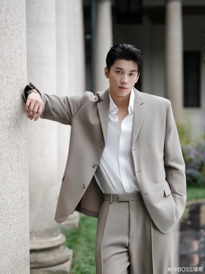 汪順長相帥氣，是BOSS品牌代言人。翻攝BOSS微博