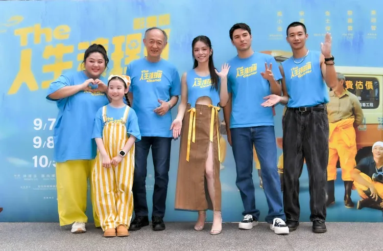 《人生清理員》主要演員蔡嘉茵（左起）、葉子綺、金士傑、宋芸樺、鳳小岳、黃冠智等今天出席首映會。公視提供