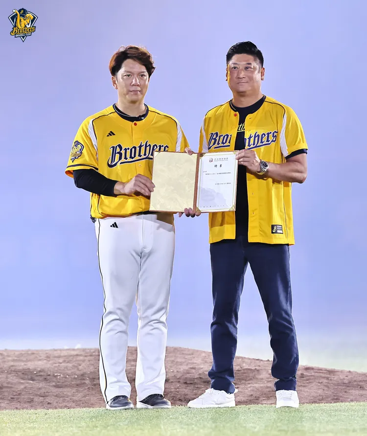 辜仲諒聘請周思齊擔任亞棒總會長特助。   中信兄弟提供