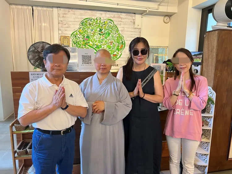 王祖賢回台過中秋，聚餐照曝光。翻攝豐樂素食粉專