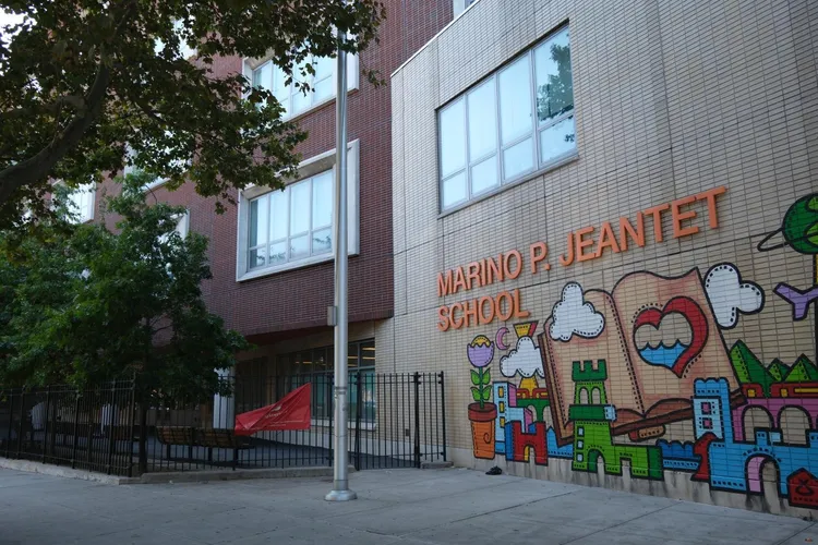 妓院對面的小學。翻攝自紐約郵報