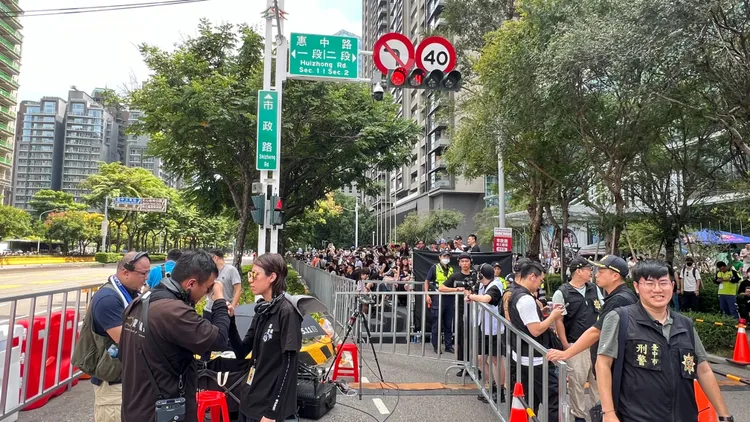 亞洲唯一的Red Bull Showrun Taichung今天（28日）午後登場，民眾一早就已提前卡位。鮮明攝
