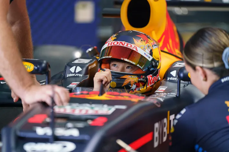 角田裕毅表示，台灣沒有F1賽事舉辦，因此很興奮能透過封街展演活動，讓大家感受到F1賽車的迷人之處。Red Bull提供