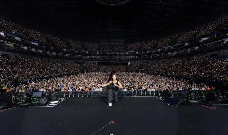 陶喆跟上海的歌迷大合照。偉大文化提供