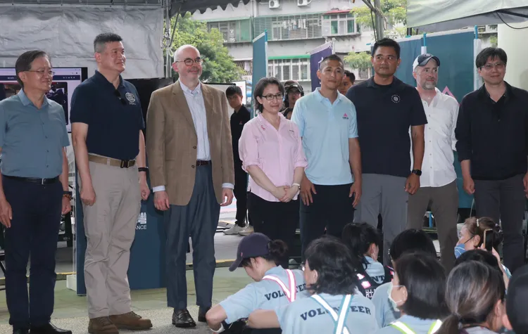 副總統蕭美琴、壯闊台灣理事長吳怡農、美國在台協會台北辦事處長谷立言。彭欣偉攝。