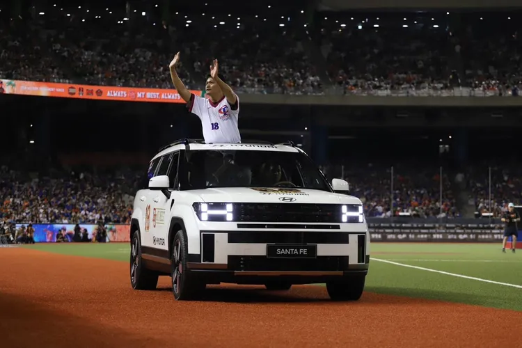 2003年加入中華職棒統一7-ELEVEn獅的潘威倫，累積至今的生涯成就不勝枚舉，包括剛進職棒即拿下當年度的新人王、距離完全比賽最近的本土投手(無安打、無四死球完封勝)、跨季21連勝、中華職棒最速百勝投手、中華職棒勝投王等重大里程碑。業者提供