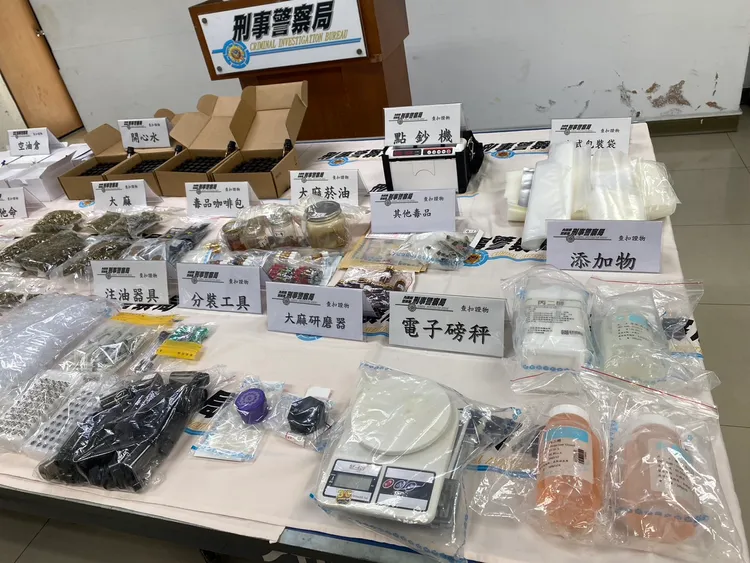 警方查扣毒品、分裝工具。翻攝畫面