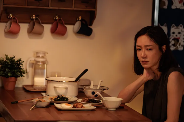 尹馨因丈夫失蹤為生計憂愁不已。公視台語台、華視提供