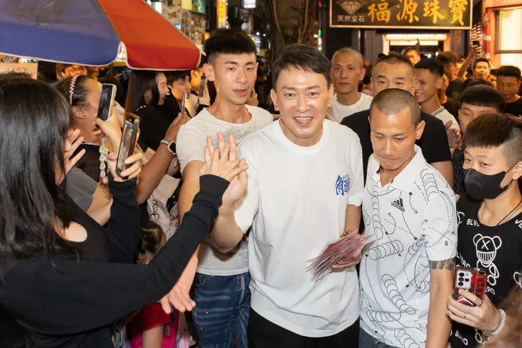 王識賢人氣爆棚。曼尼娛樂提供