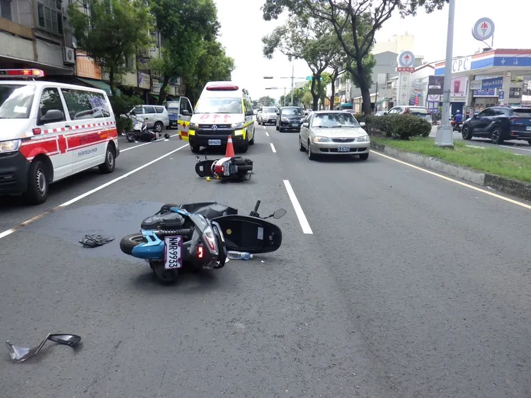 這起事故造成3名騎士受傷，其中1人腳骨折。民眾提供