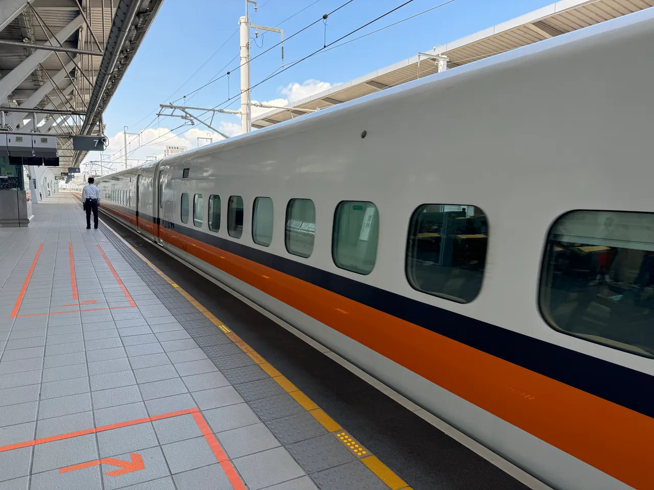高鐵國慶疏運期間,各車次將配置2至8節不等自由座車廂。壹蘋新聞網攝