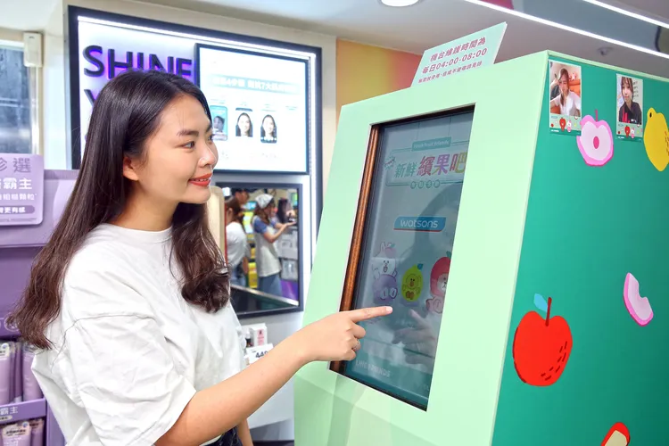 屈臣氏即日起於統領門市設置活動專屬相印機，邀請消費者於門市拍照打卡，將快樂回憶列印收藏。業者提供