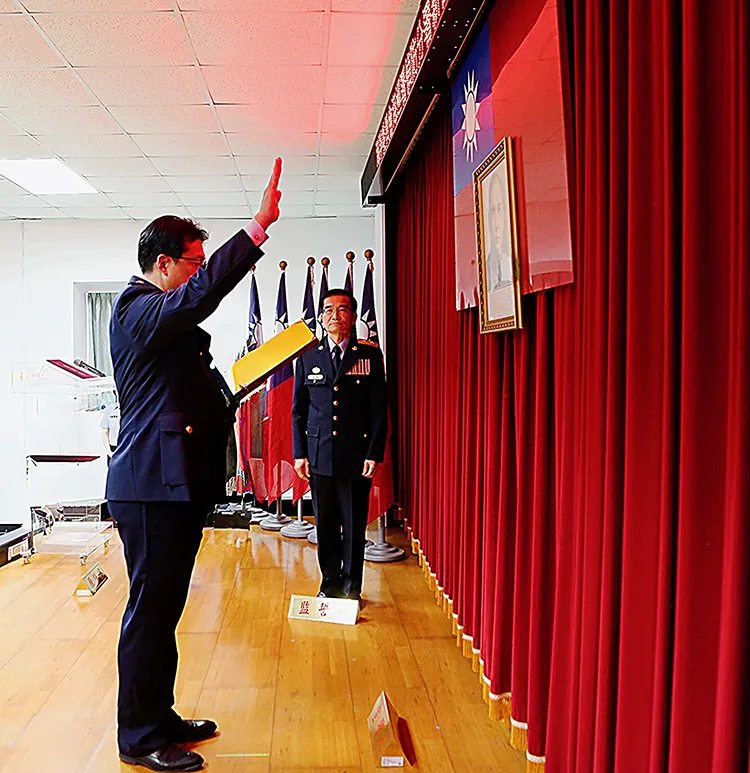 黃錫璋宣誓就職。海巡署提供