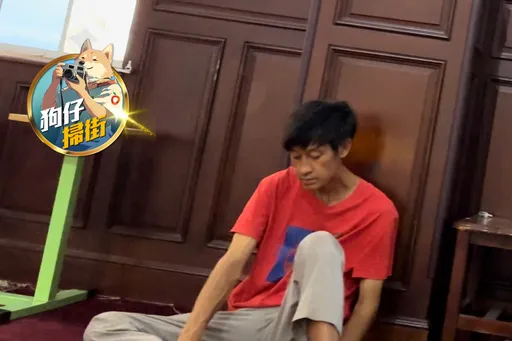 狗仔掃街｜母周日火化！唐治平跛腳行走街頭　現蹤清真寺尋慰藉