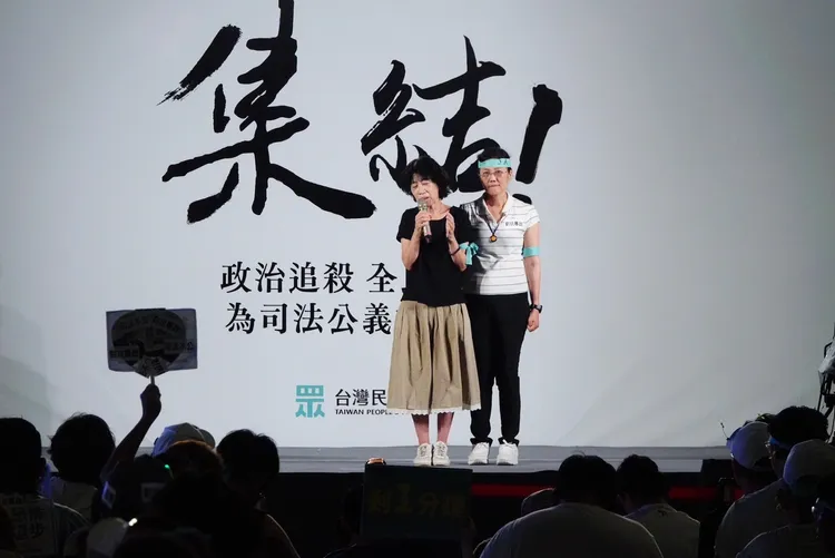陳佩琪哽咽駁滅證，強調柯文哲搜索當天沒及時開門是因在洗澡上廁所。莊宗達攝