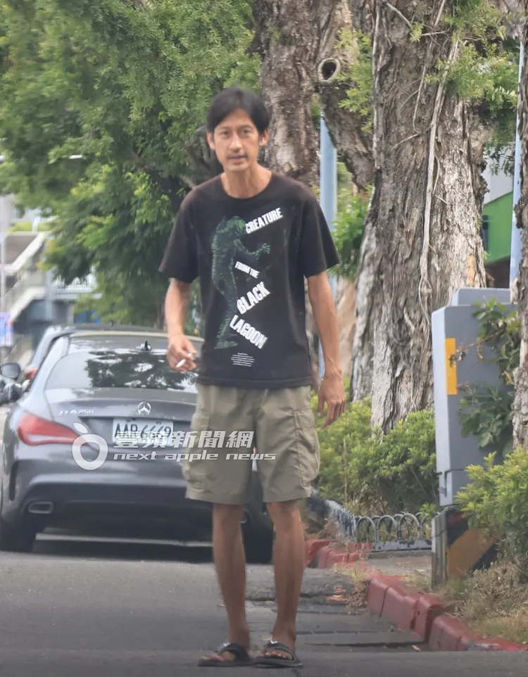 唐治平在清真寺附近閒逛。特勤中心攝