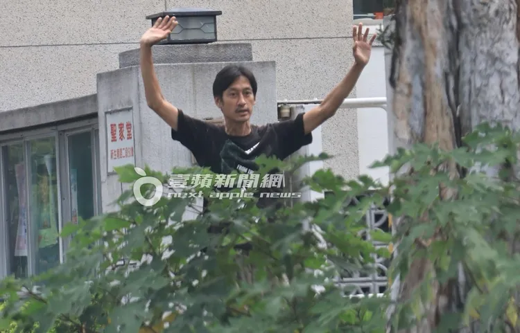 唐治平手舞足蹈。特勤中心攝