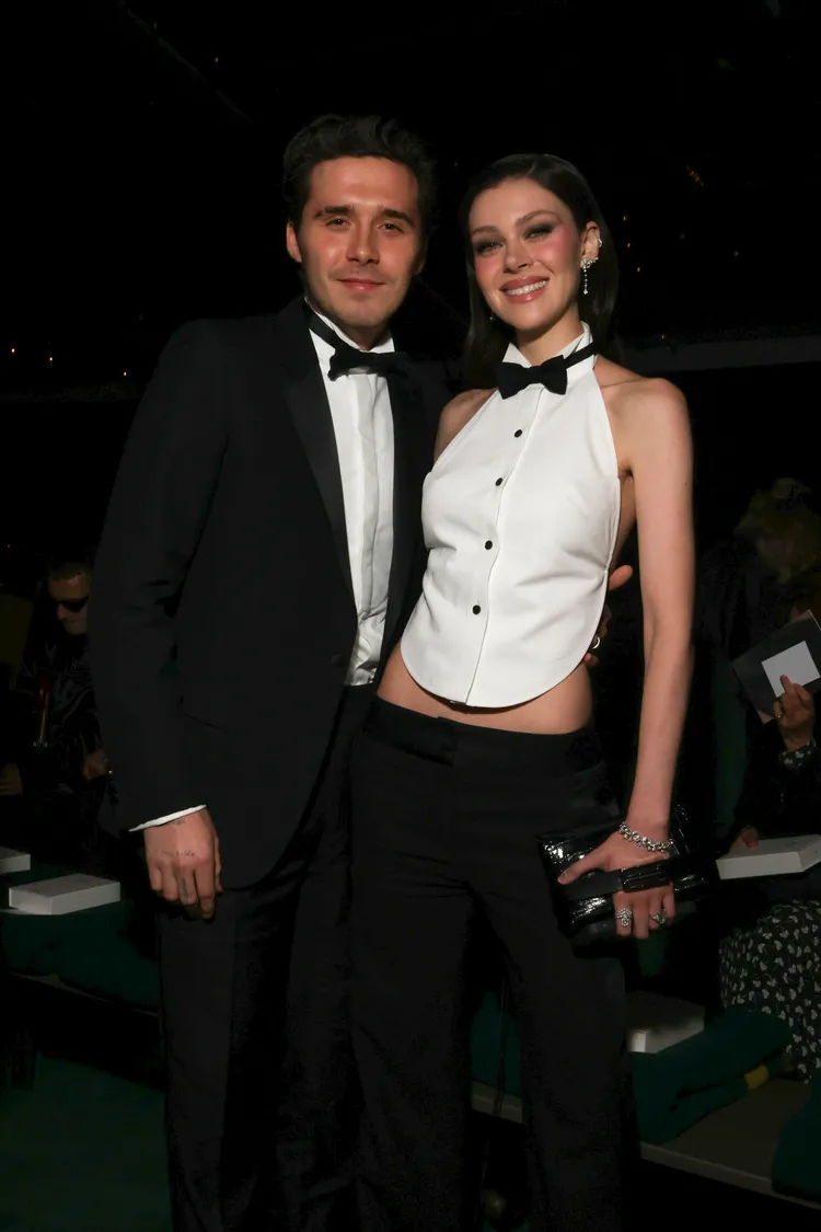 布魯克林（左）與老婆妮可拉甜蜜現身，妮可拉造型性感吸睛。美聯社