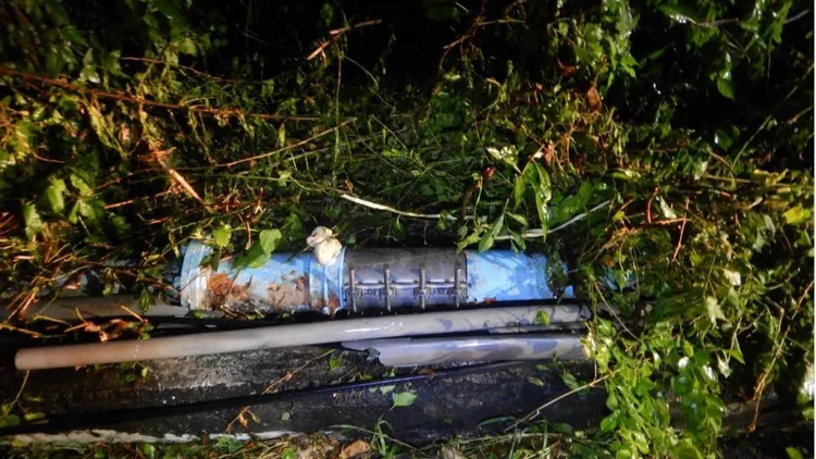 自來水水管減壓閥遭人撞斷。翻攝畫面