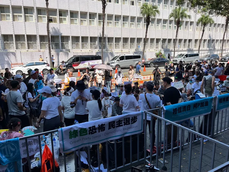 京華城案 柯文哲聲押 小草北檢外聲援。莊宗達攝