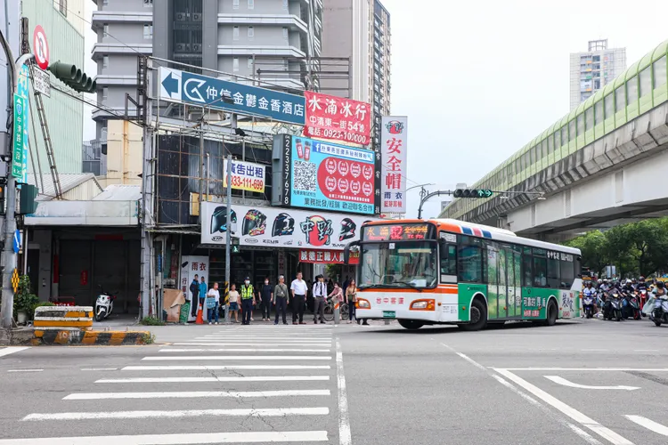 台中市警察局表示，目前已分析歸納台中市公車違規高風險路段共27處，將列為執法重點。市府提供