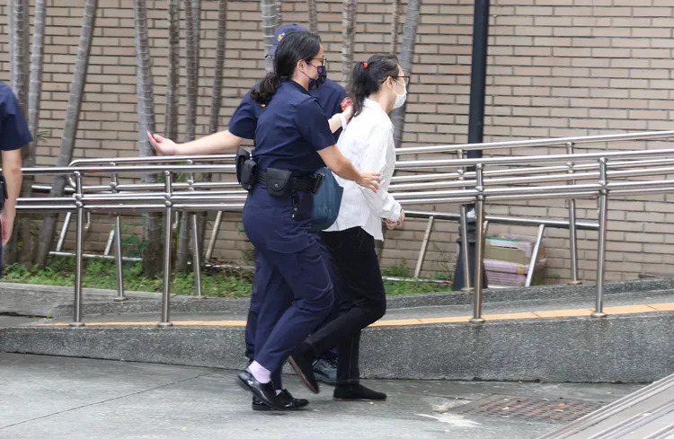 保母劉彩萱今天被押解至北院接受國民法官審理。莊宗達攝