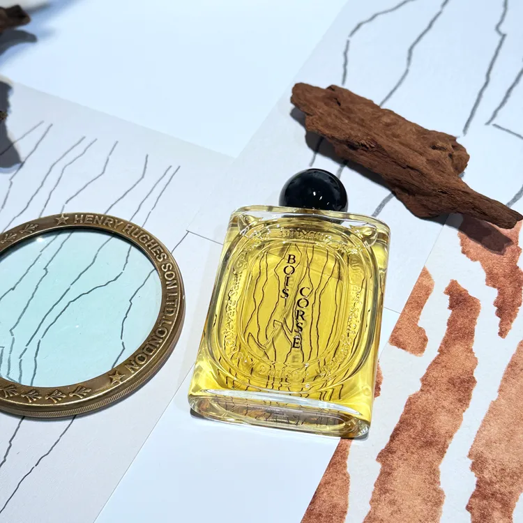 #撫木之息（木質琥珀調）。張家玲攝