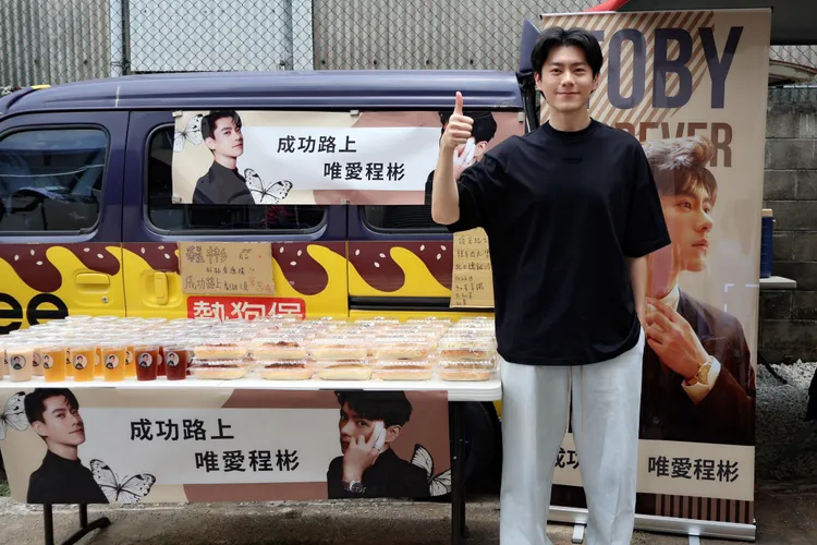 李程彬分享自己家附近超市颱風天採買狀況。東旭九翔娛樂提供