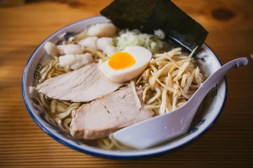 拉麵店禁止單人或5人以上入場用餐 網問:難道我門口要先組隊、拆桌?