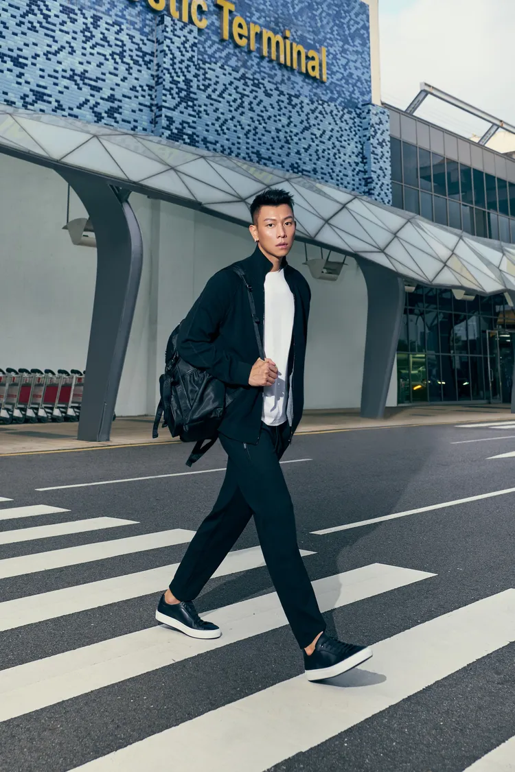 瘦子的機場穿搭相當愜意。品牌提供