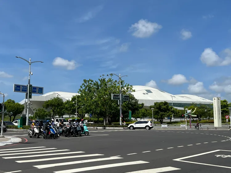 衛武營房價在三井百貨加持，未來將挑戰坐穩5字頭，甚至邁向55萬元行情。葉家銘攝