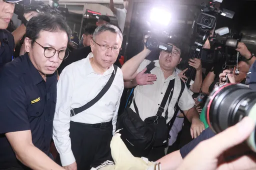 柯文哲被爆「逾千萬不明資金」　巧合？應曉薇賄款1500萬流向成謎