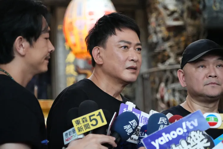 協天宮是王識賢從小常來拜拜的地方。彭欣偉攝