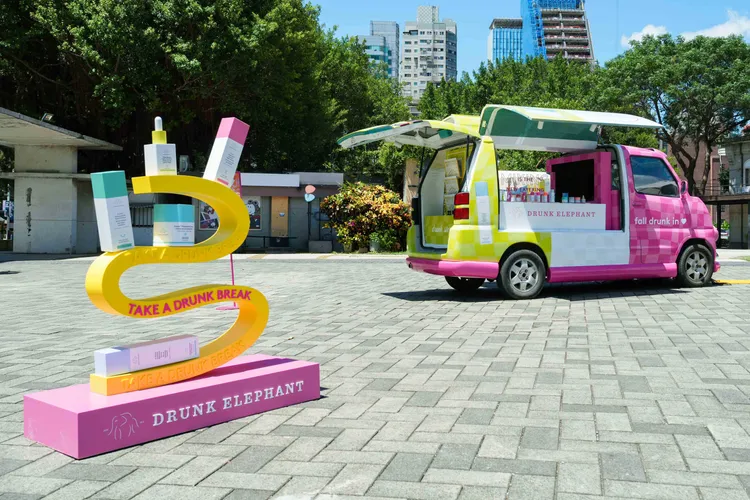 醉象調皮小胖卡，9月6日至7日停駐在台北華山文創園區的忠孝三角廣場。品牌提供