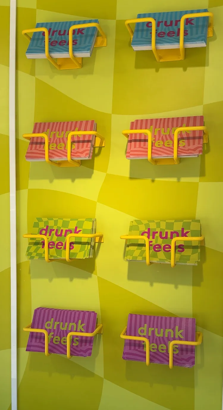 完成闖關任務可獲得專屬明信片。張家玲攝