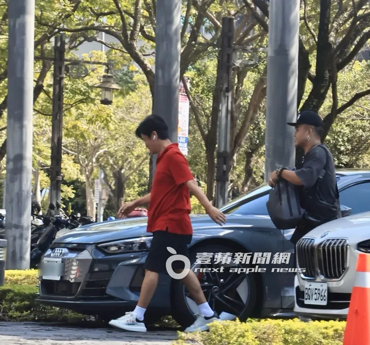 吳宗憲下車露出笑容。特勤中心攝