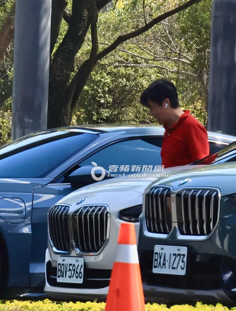 吳宗憲戴著蘋果藍牙耳機。特勤中心攝