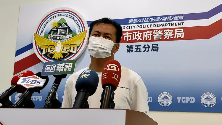 協助警方逮人的蔣姓退休警員說，當時是出於本能，沒想那麼多。民眾提供