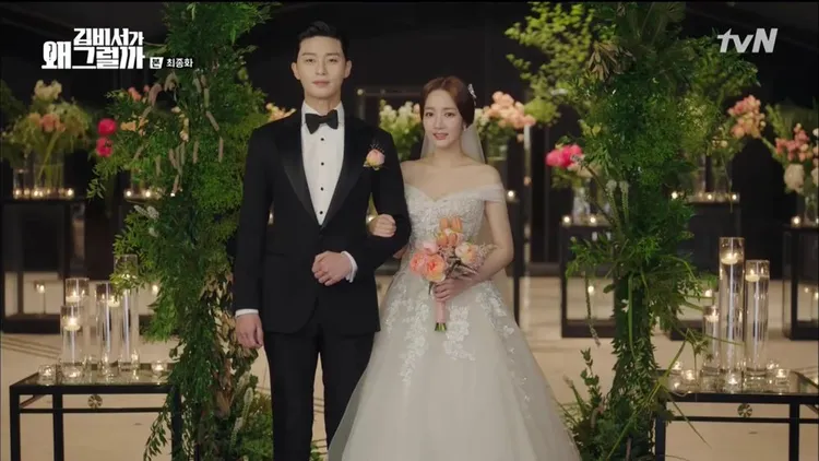 朴敏英（右）和朴敘俊合作《金秘書為何那樣》。翻攝tVN