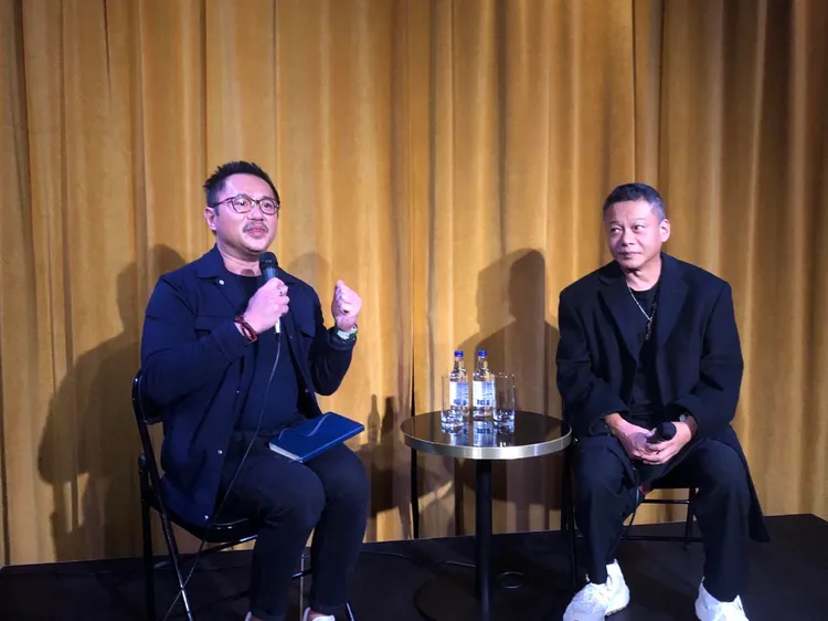 李康生（右）及倫敦國王學院范可樂博士（左）。文化部提供