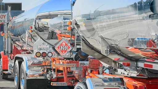 再靠近點看! 倫敦藝術家《油箱城市》作品比照片還真