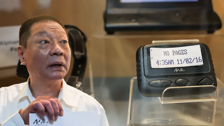 金阿波羅董事長許清光表示，案內呼叫器並非公司直接生產，而是掛牌由外國公司生產。合成畫面。路透社
