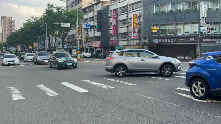 陳俞融建議，市府應在尖峰時段保持號誌的連貫性，避免車輛堵塞路口。陳俞融提供