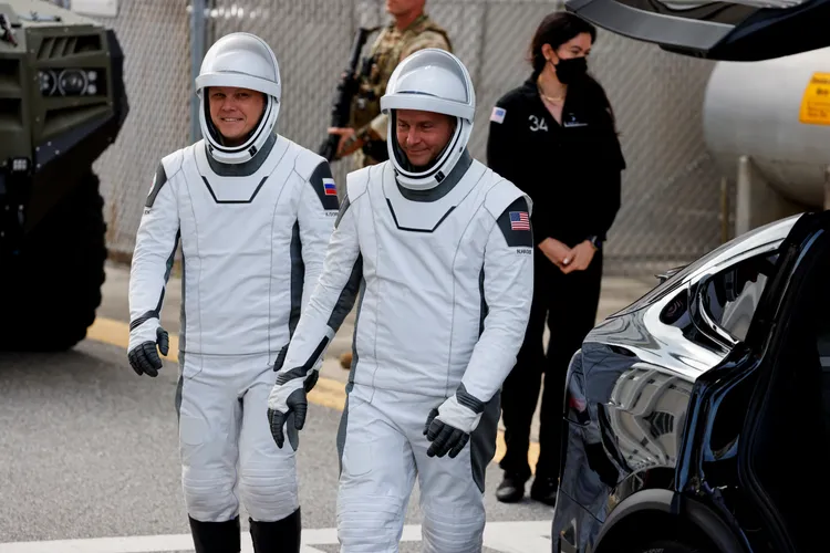 美國SpaceX公司的太空服相對輕便，富含美國美感。路透社